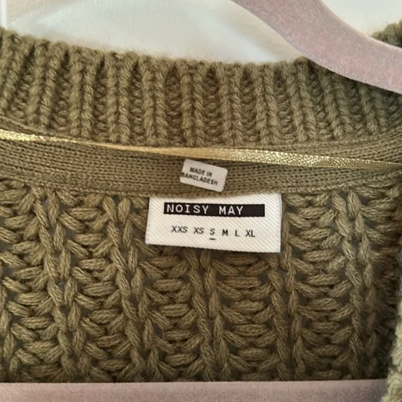 Color-Block Button-Up Cardigan - Picture 6 of 10